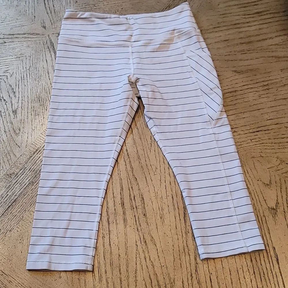 Glyder size S black and white stripe leggings 🤍
